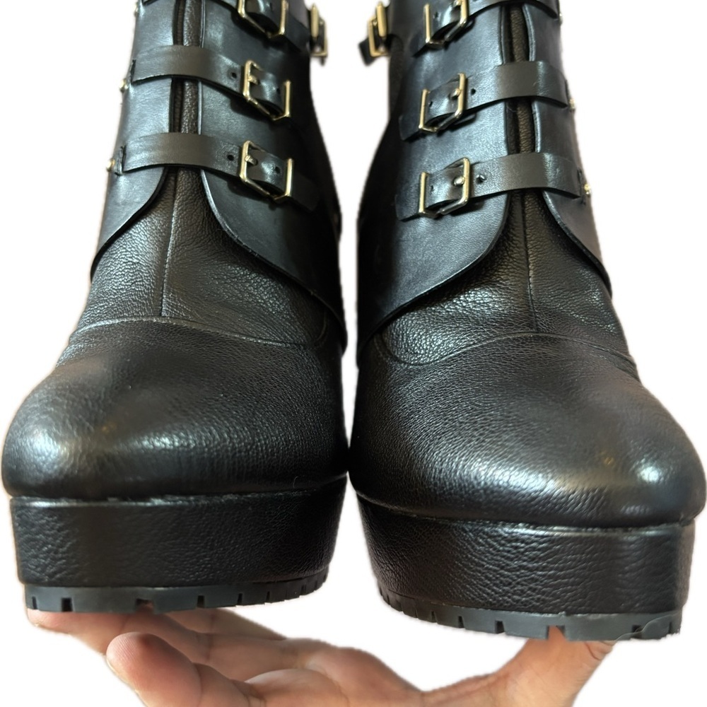 BCBG NIB 10 Women's Black Leather Ankle Boots BG-Welsh - Picture 4 of 7